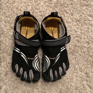 Vibram 5 finger toe shoes